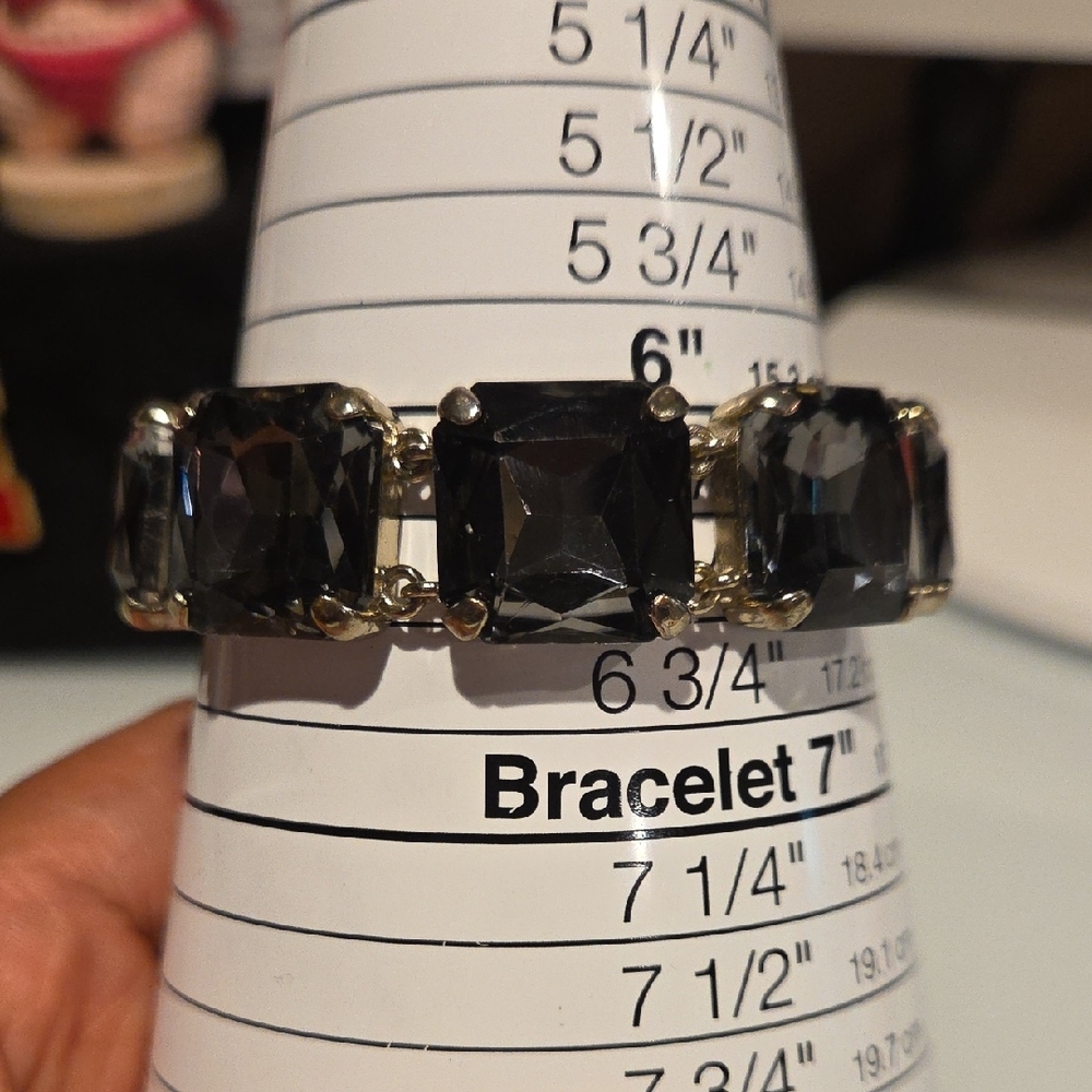Elegant Black Crystal Statement Bracelet - Women Jewelry - Picture 2 of 8